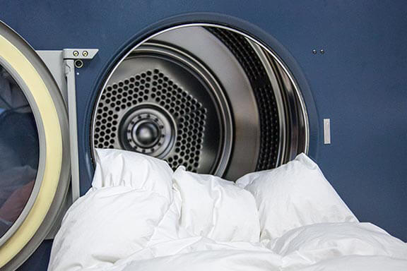 Bettdecke in einer Waschmaschine